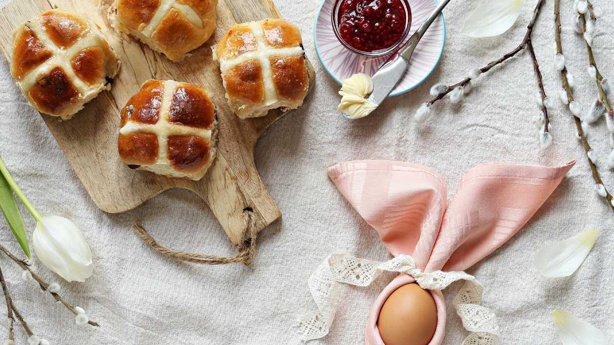 In cucina con Pingu: prepariamo gli <span>Hot Cross Buns</span>